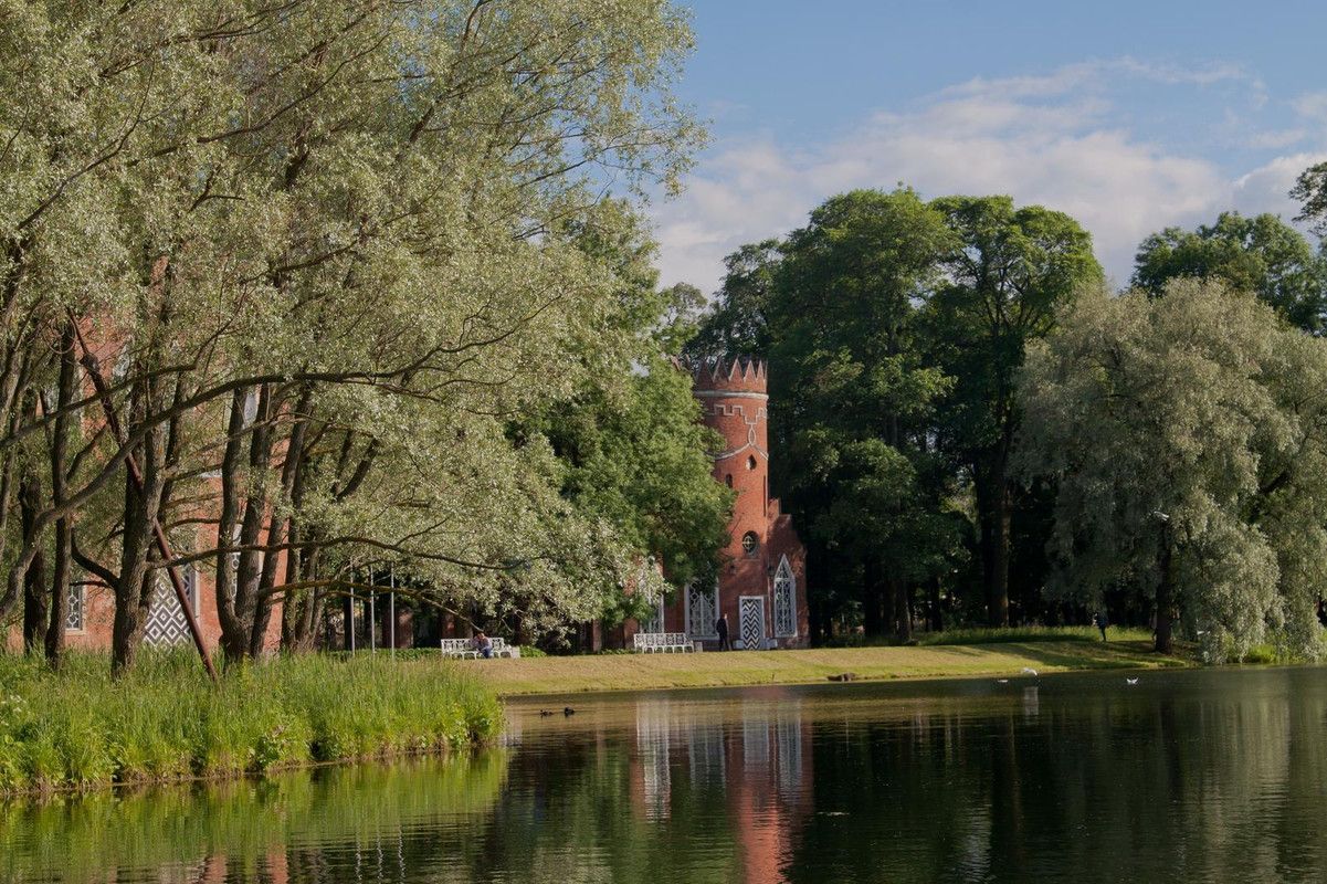 A walk on a real gondola on the Big pond of the Catherine Park in Pushkin
