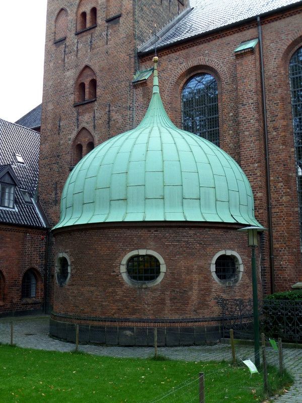 Copenhagen Alleys, Kirken and a Palace
