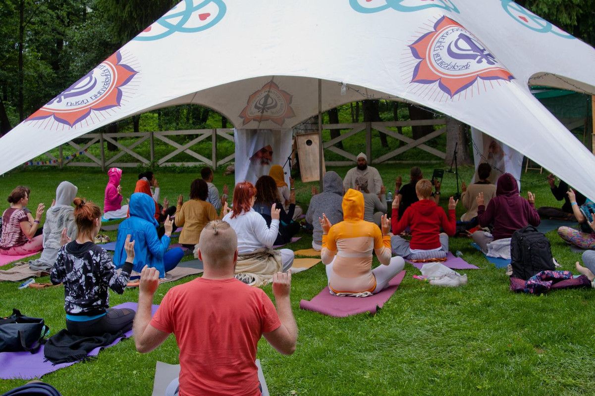 Give me a drop of enlightenment. Trip to a yoga festival FREE-SPIRIT-2017
